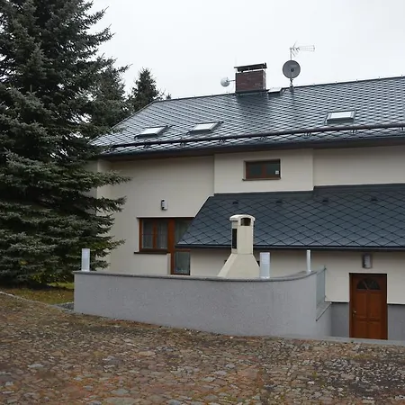 Haus Tolštejn *